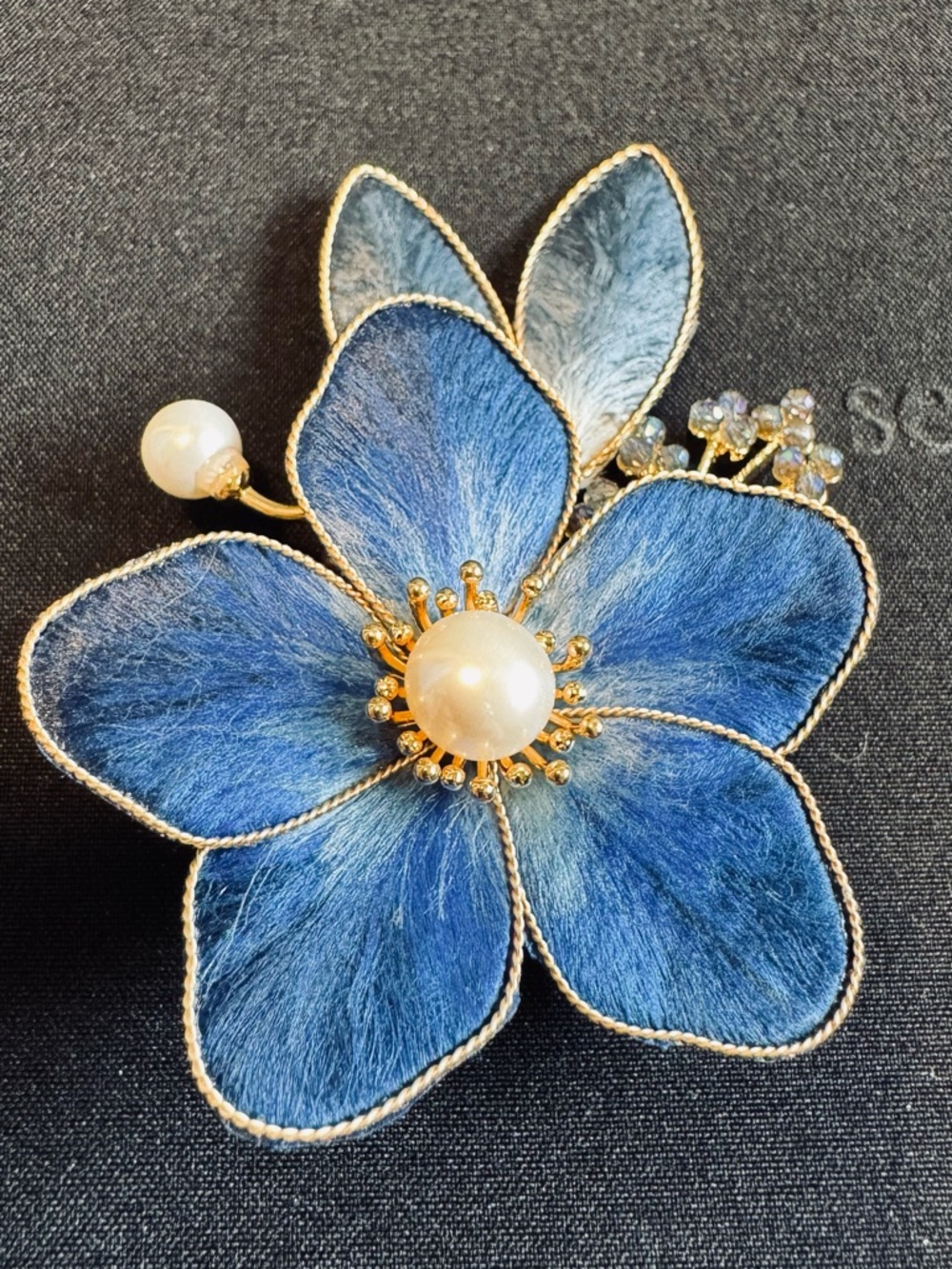 Blue Floral Pearl Center Brooch - Women Jewelry
